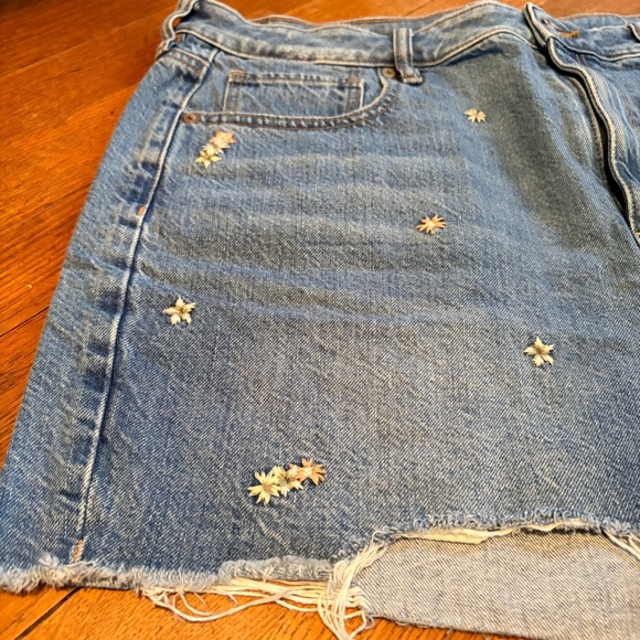 Cut off denim shorts - Picture 2 of 6